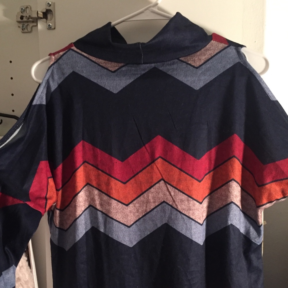 Long sleeve stripped shirt open shoulders